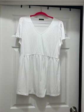 WHIT V-NECK PEPLUM TOP